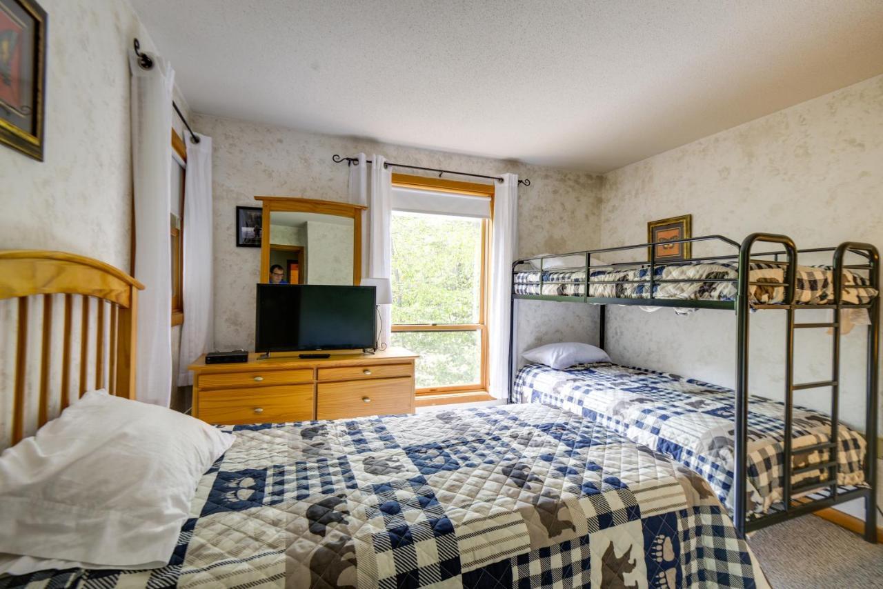 Well-Appointed Lincoln Abode Ski, Swim And Fish! Bagian luar foto