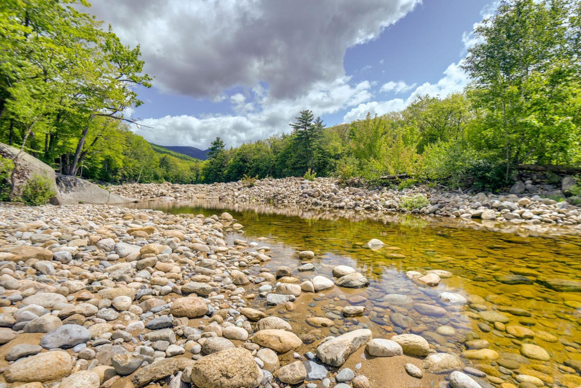 Well-Appointed Lincoln Abode Ski, Swim And Fish! Bagian luar foto